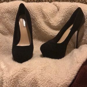 Halston - Black Pumps - Size 9